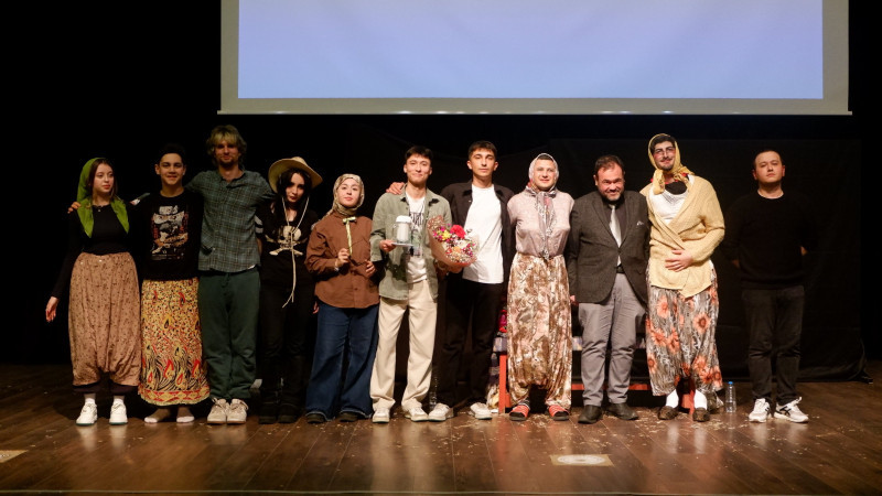 Susurluk’ta Dünya Tiyatrolar Günü Etkinliği Düzenlendi