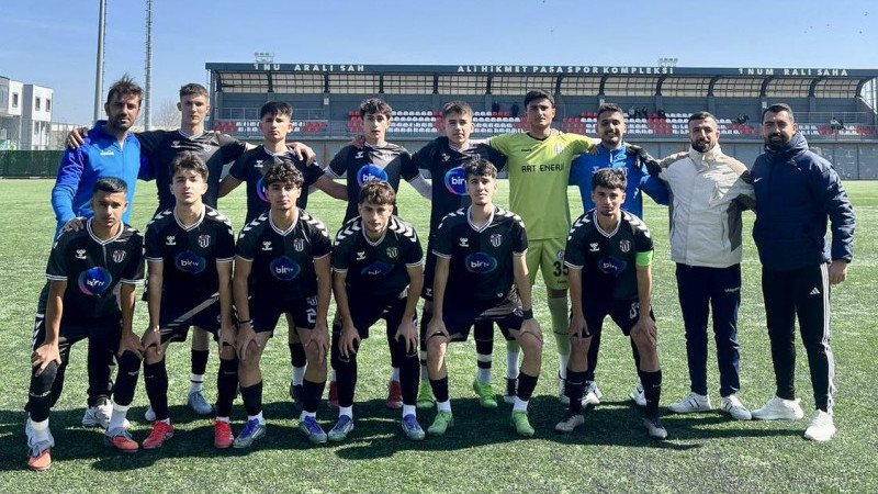Burhaniye Belediyespor U-18 Takımı Şampiyon Oldu