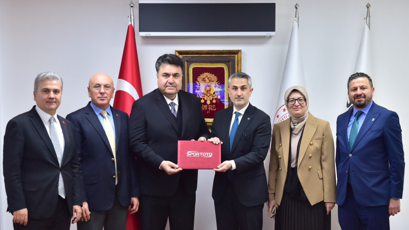 AK Parti Balıkesir Milletvekili Mustafa Canbey’den Spor Yatırımı Açıklaması