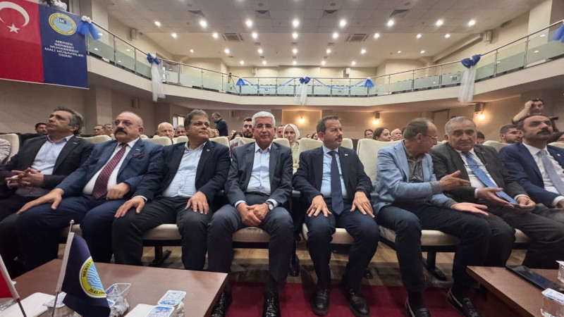 Yapay zeka panelinde geleceğin ekonomisi ve meslekleri konuşuldu