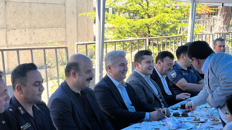 Mustafa Canbey Bayramda Balıkesirlilerle Bir Araya Geldi